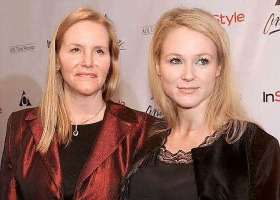 Lenedra Carroll with her daughter Jewel Kilcher