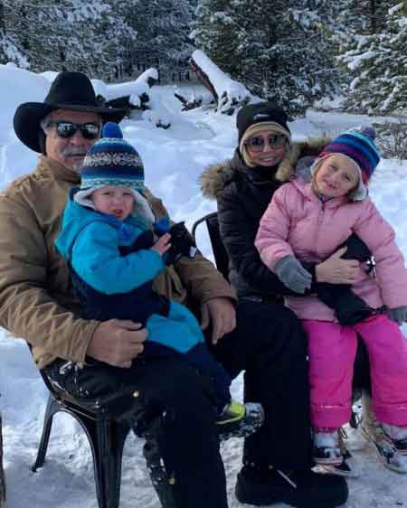 Elisa Gayle Ritter with her current husband Daniel Gilbert and kids