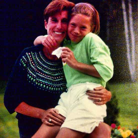 Linzey Rozon with her mother