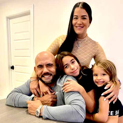 Arbello Barroso with his current wife Jessica Barroso and daughters