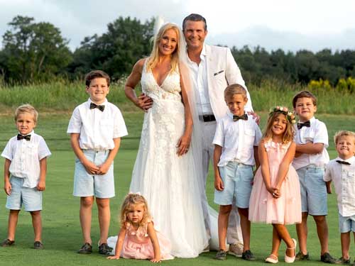 Jennifer Rauchet and Pete Hegseth wedding photo with their children