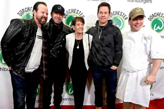 Tracey Wahlberg's mother and brothers