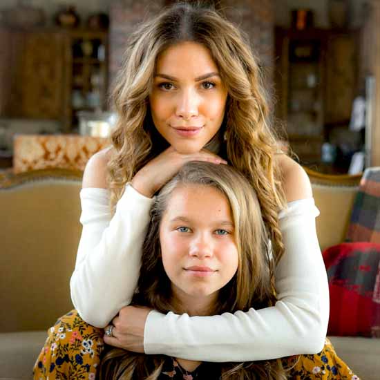 Weslie Fowler with her mother Allison Holker